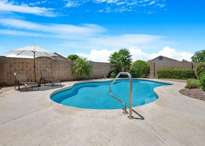 North Glendale Pool Retreat *