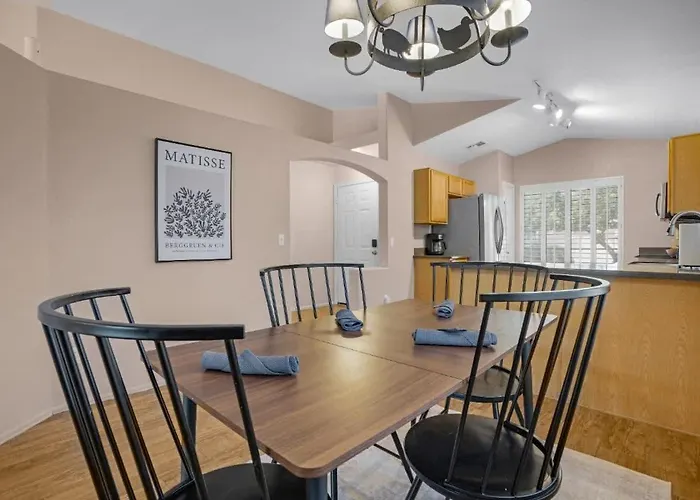 North Glendale Pool Retreat