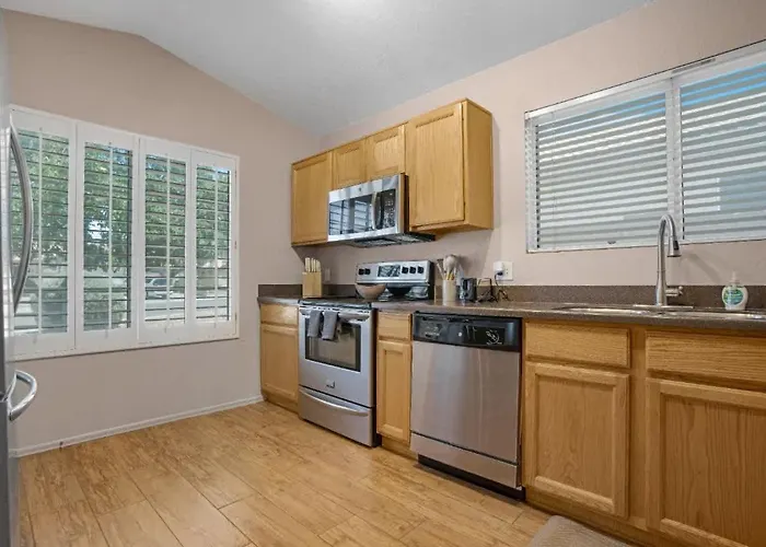 North Glendale Pool Retreat